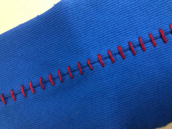 裤子衣服拼缝处一字绣加工工艺 特种绣花与特种缝纫机在服饰中的创新应用